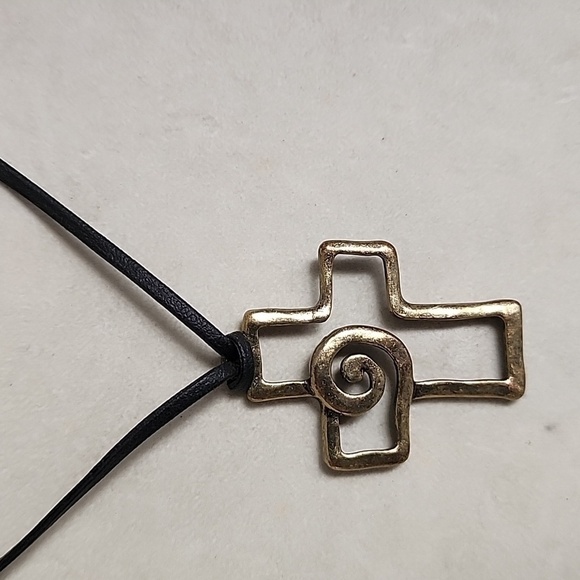 cross pendant religous necklace - Picture 2 of 3